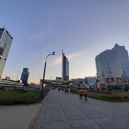 Centrum Zlote Tarasy Metro Rondo Onz Balkon Apartment Warsaw Luaran gambar